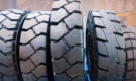 ¿Qué es una carretilla elevadora 4x4? Usos y ventajas